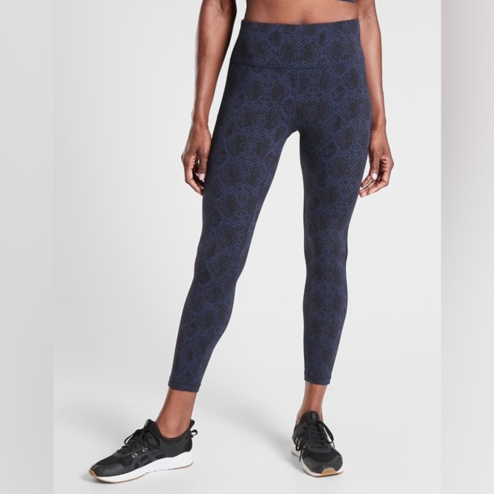 Athleta Ultimate 7/8 Tight size xs like new